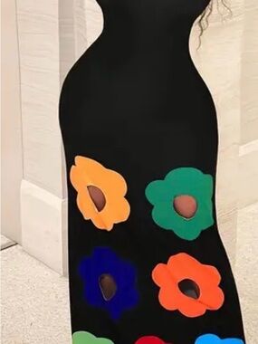 Black Floral Cutout Midi Dress - Bold Color 
BRAND NEW